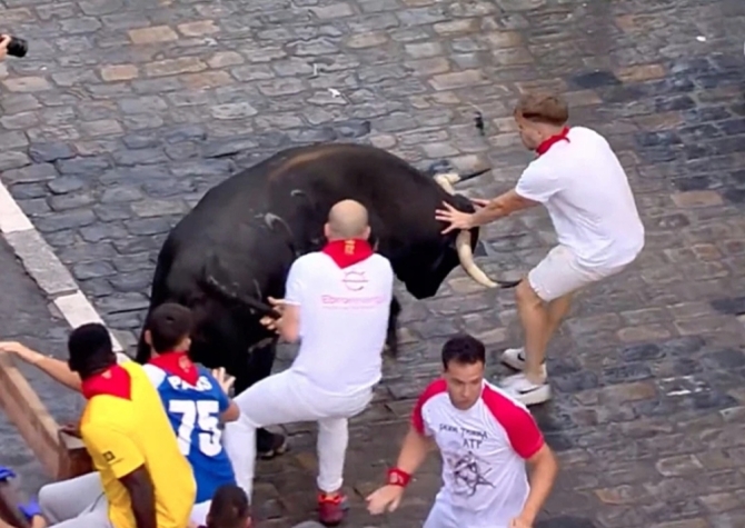 Cebada mantiene su leyenda en Pamplona; primer herido por asta de toro