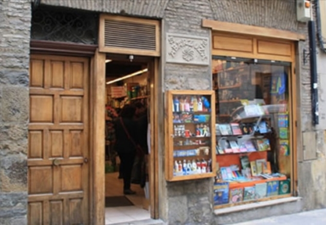 Cuarto peldaño de la escalera sanferminera: libros, encierro y familia. Abarzuza echará la persiana definitiva en mayo