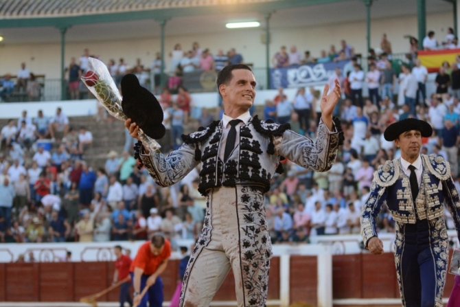 Perera y Galván, a hombros en Manzanares en el homenaje a Sánchez Mejías 