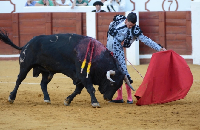 Perera y Galván, a hombros en Manzanares en el homenaje a Sánchez Mejías 