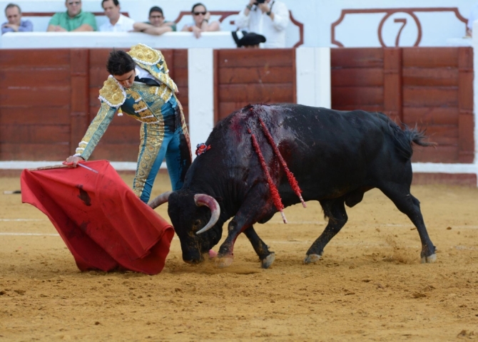 Perera y Galván, a hombros en Manzanares en el homenaje a Sánchez Mejías 