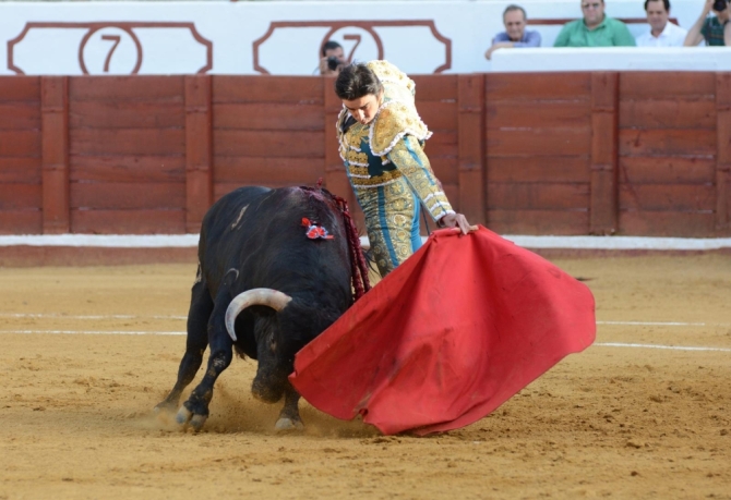 Perera y Galván, a hombros en Manzanares en el homenaje a Sánchez Mejías 