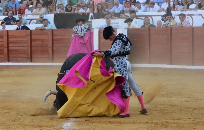 Perera y Galván, a hombros en Manzanares en el homenaje a Sánchez Mejías 