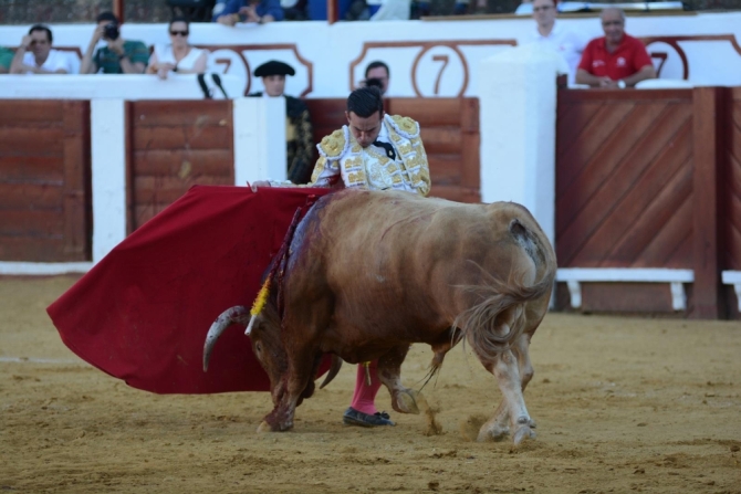 Perera y Galván, a hombros en Manzanares en el homenaje a Sánchez Mejías 