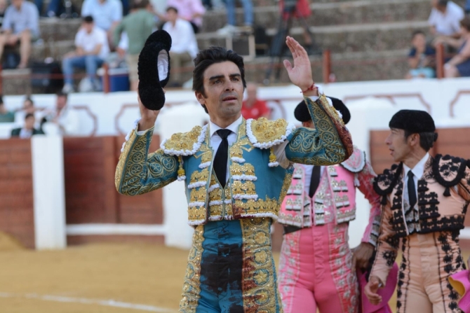 Perera y Galván, a hombros en Manzanares en el homenaje a Sánchez Mejías 