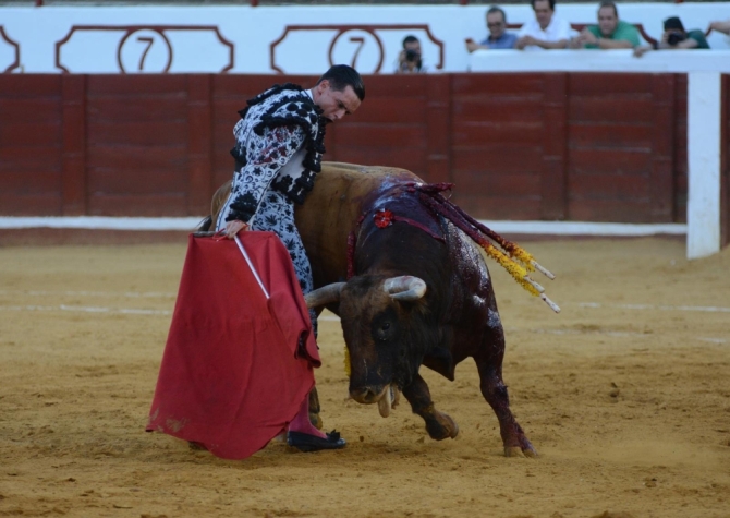 Perera y Galván, a hombros en Manzanares en el homenaje a Sánchez Mejías 