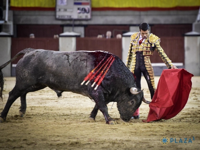 'El rey de la Fiesta Nacional y dos manos izquierdas'