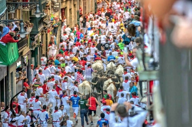 'Sexto peldaño: soñando en blanco y rojo'